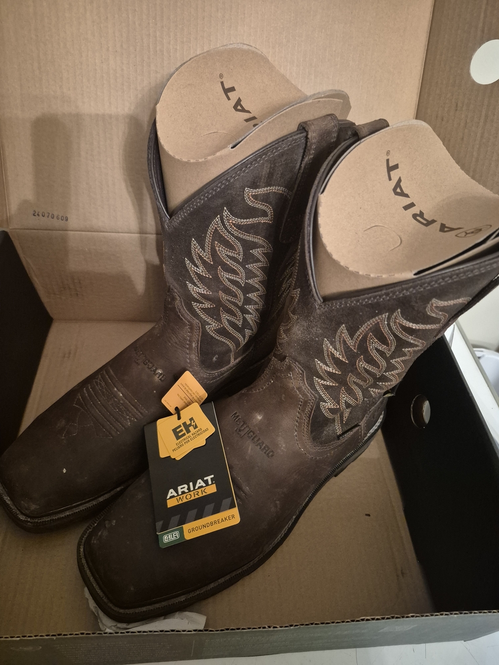 ARIAT Groundbreaker Mens Size 12 EE Wide Work Boots metguard steel toe, EH